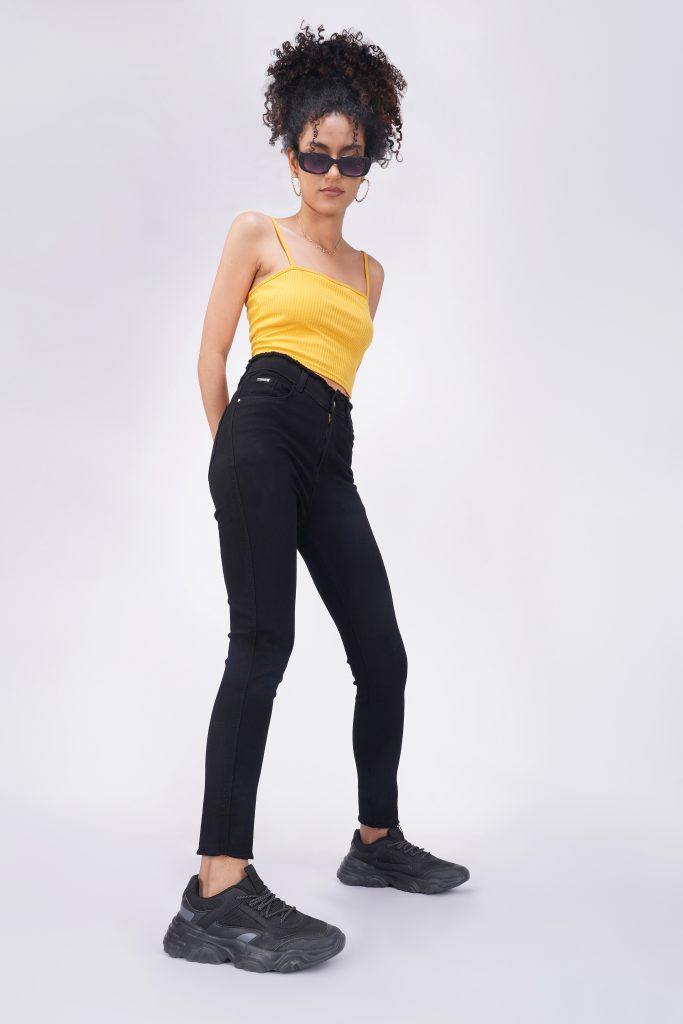 BLACK SLIM FIT HIGH-RISE STRETCHABLE FRINCHES JEANS